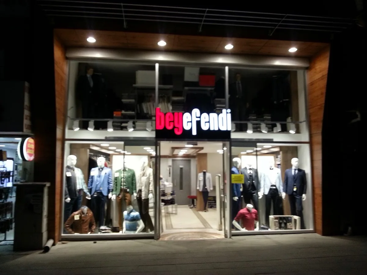 Beyefendi mağaza dış cephe gece